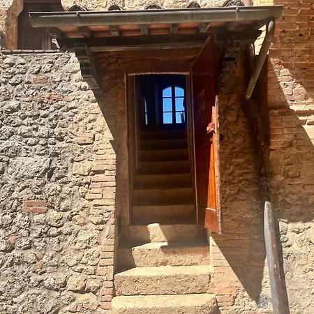 Farm stay Castel Pietraio Wineresort *